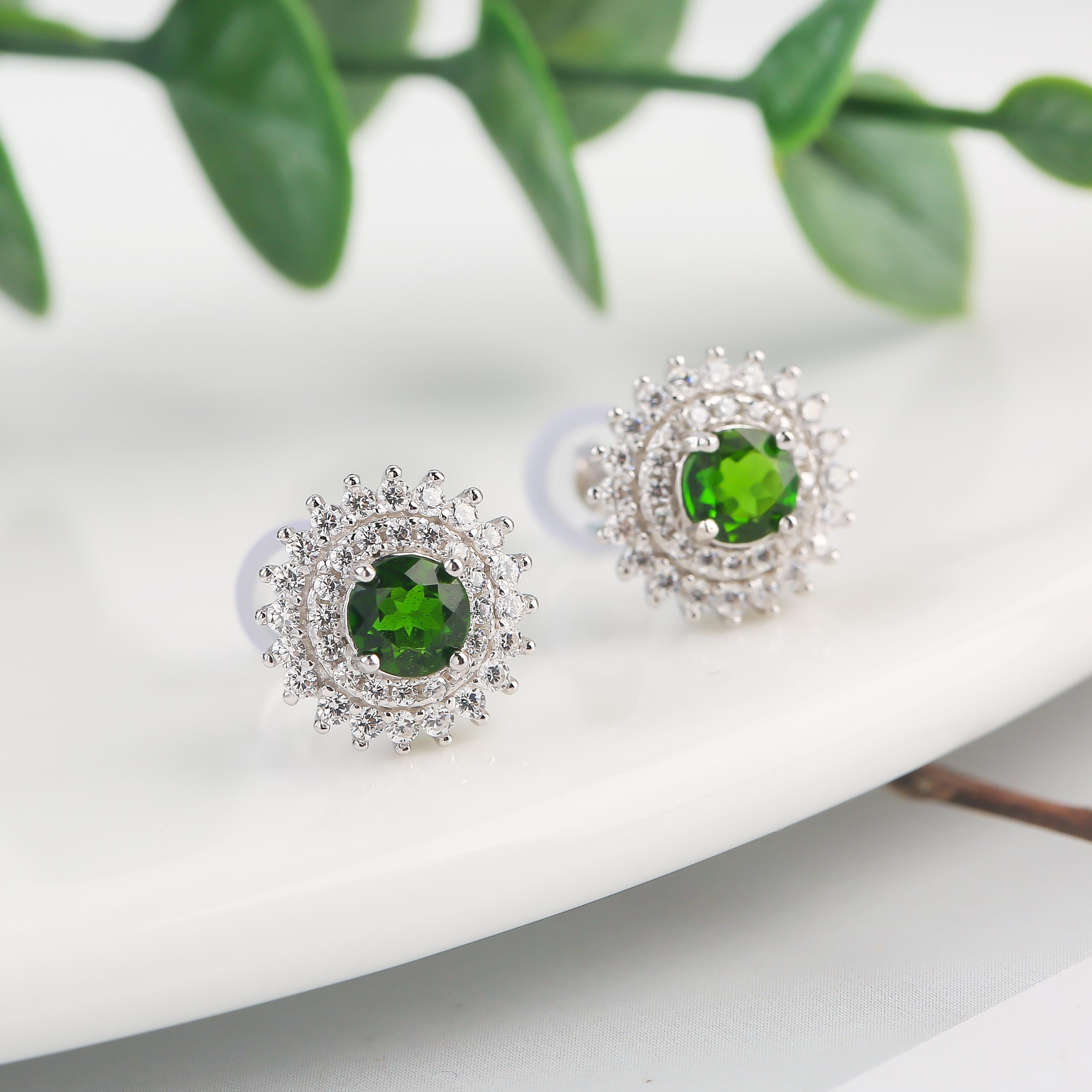 Hoa tai đính đá Diopside cắt tròn Halo LF33 S925